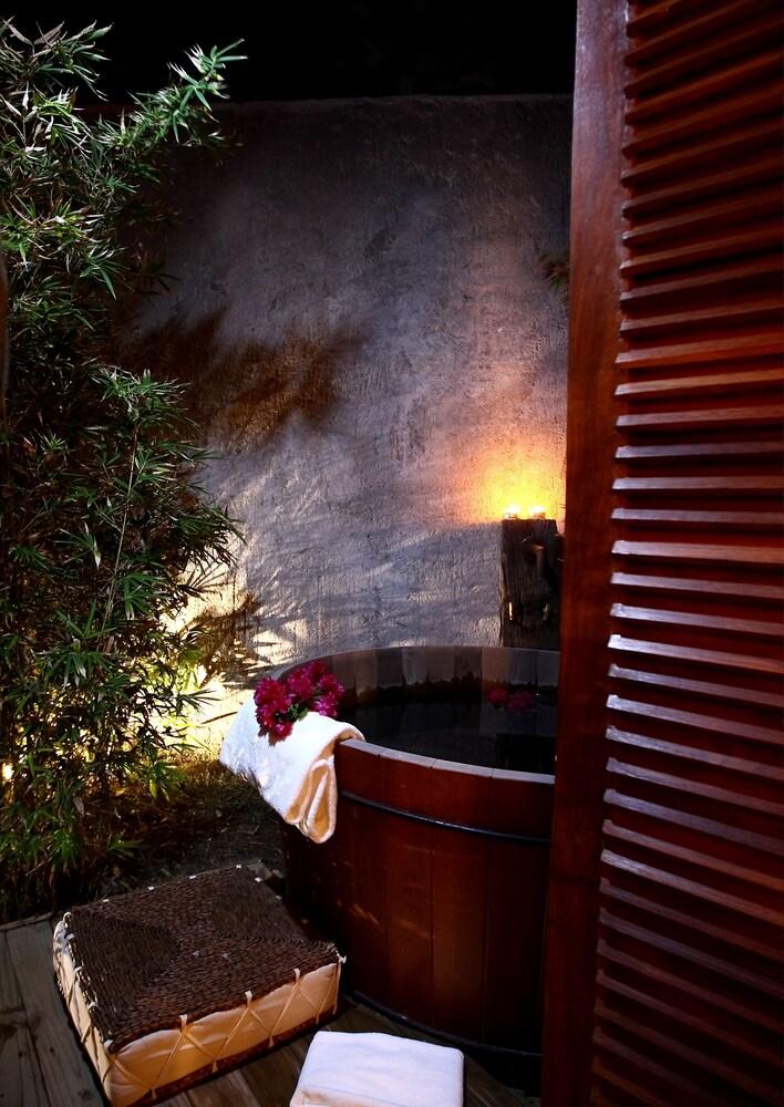 Kenoa Exclusive & Resort 5*
